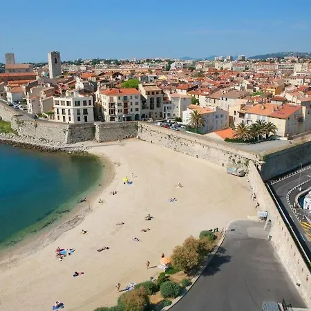 Super Emplacement Charmant Et Lumineux 2 Pieces Antibes