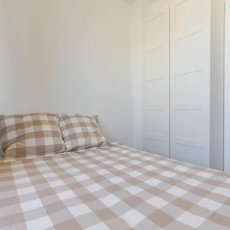 Super Emplacement Charmant Et Lumineux 2 Pieces Apartment *